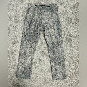 LULULEMON SIZE 4 7/8 crop leggings perfect condition